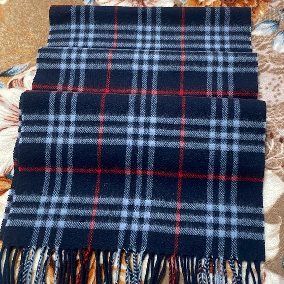 Burberry Winter Scarf Unisex (B) - Picture 1 of 9